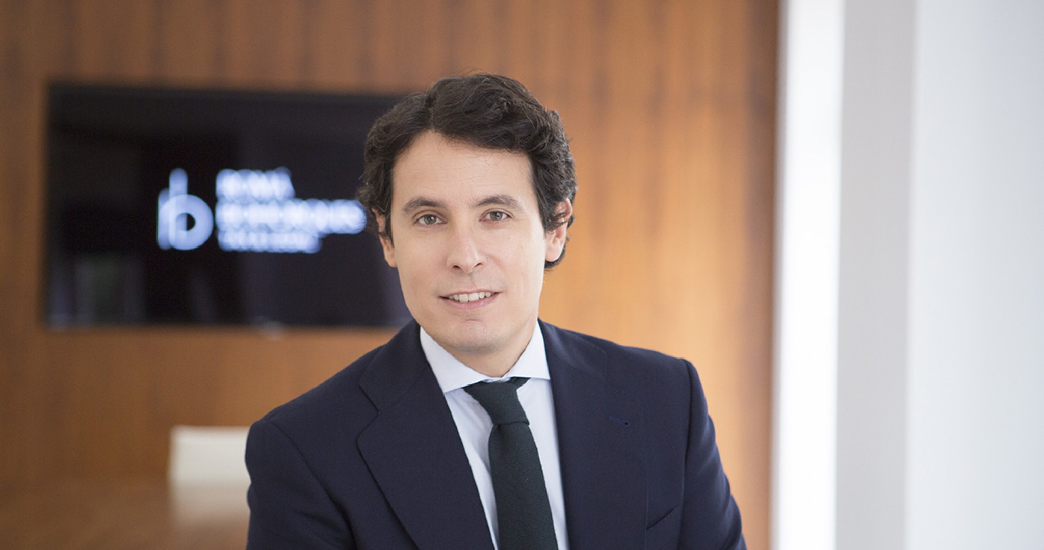 La eliminación de la ventaja fiscal en las aportaciones de participaciones o acciones a entidades holding